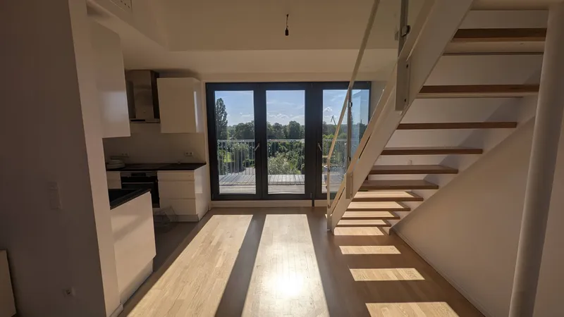 Traumhafte, lichtdurchflutete Maisonette-Wohnung mit großer Dachterrasse & Galerie in Spandau